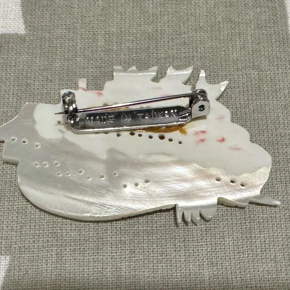 Intricately Carved Mother of Pearl Tall Ship Brooch - Picture 4 of 4